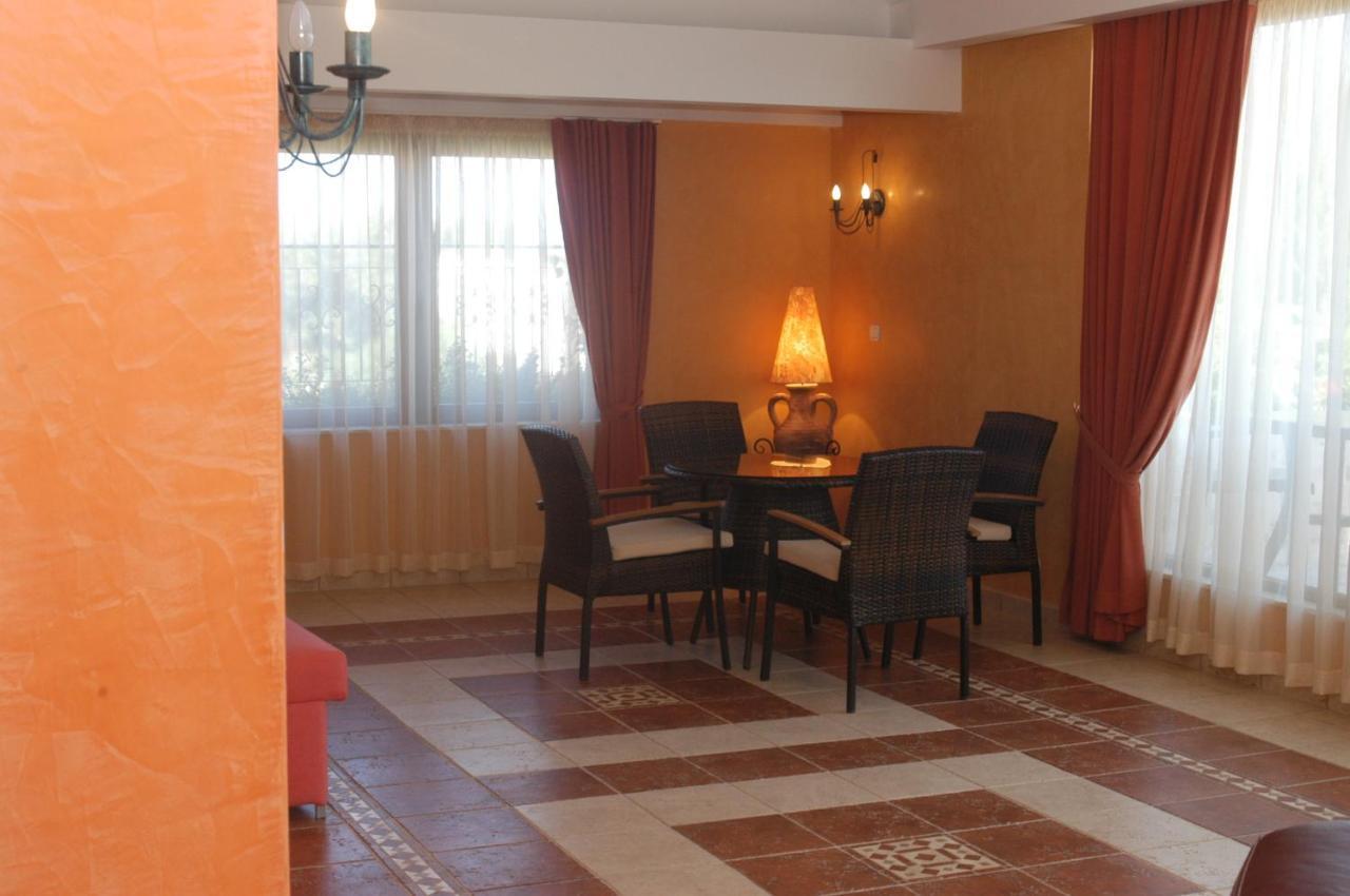 Kiparisite Hotel Pantai Sunny Luaran gambar