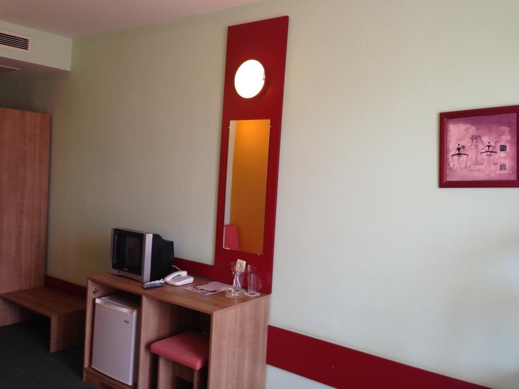 Kiparisite Hotel Pantai Sunny Luaran gambar